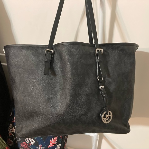 Michael Kors Jet Set Travel Tote! - Picture 1 of 9